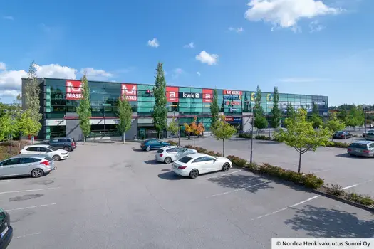 Espoon Retail Park Glomson julkisivukuvassa.