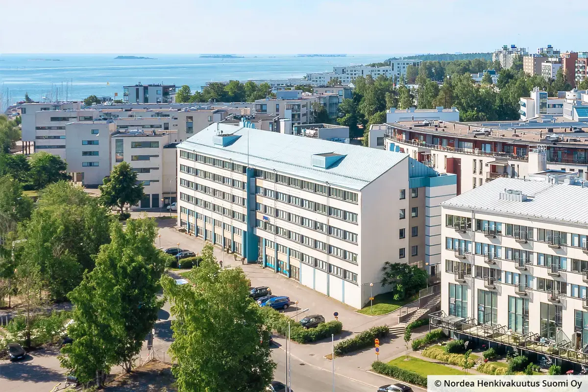 Helsingin Vattuniemenranta 2 ilmakuvassa, taustalla meri.