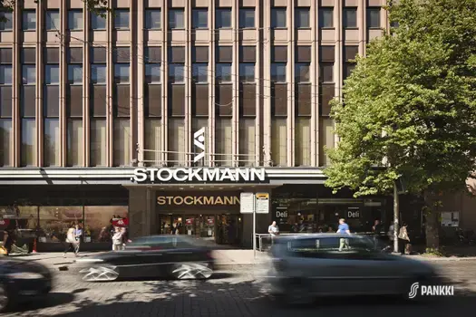 Tampereen Hämeenkatu 4 eli Stockmannin rakennuksen julkisivu.