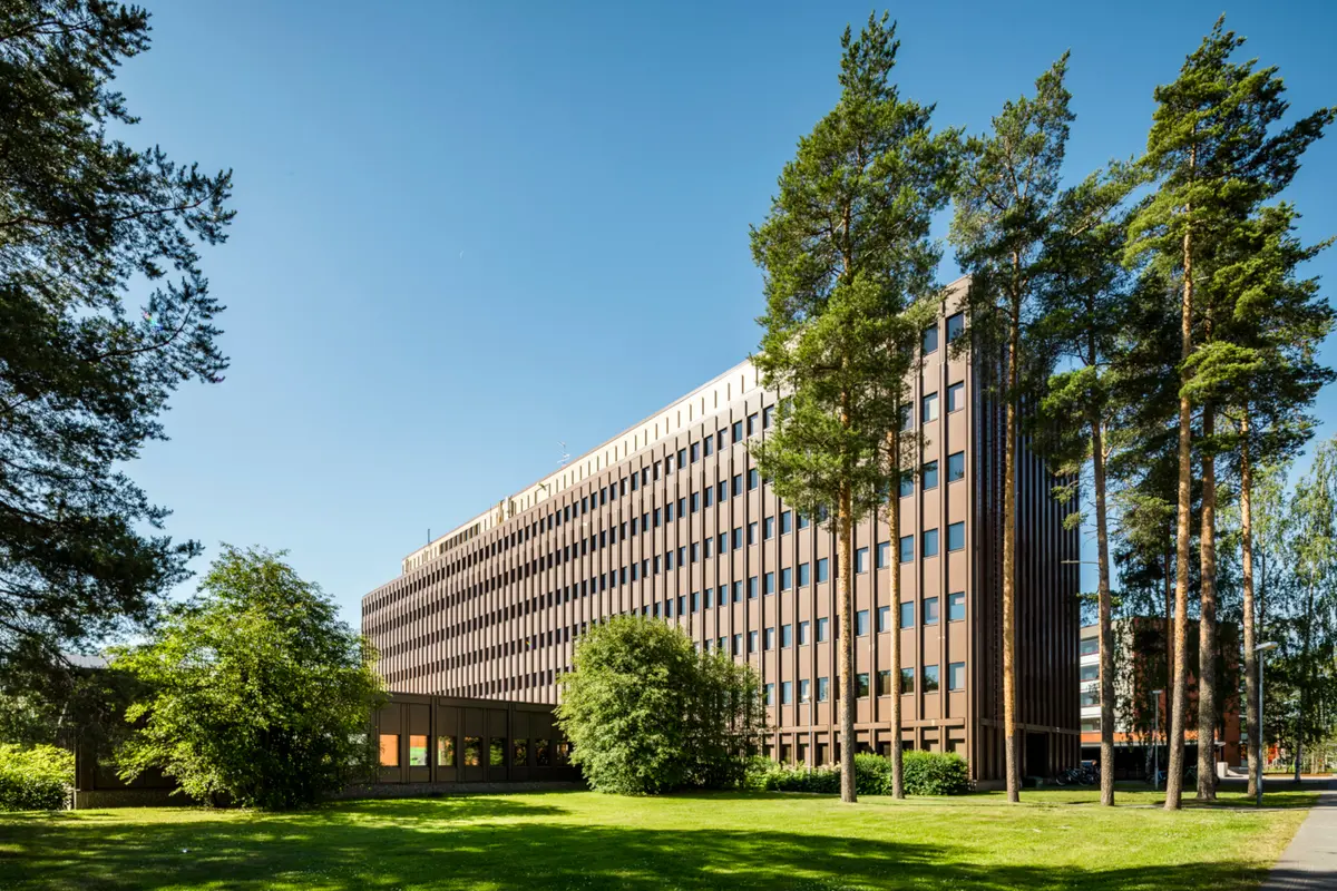 Kuva toimitilan julkisivusta osoitteessa  Metsänkuninkaantie 3, Oulu (Hiironen)
