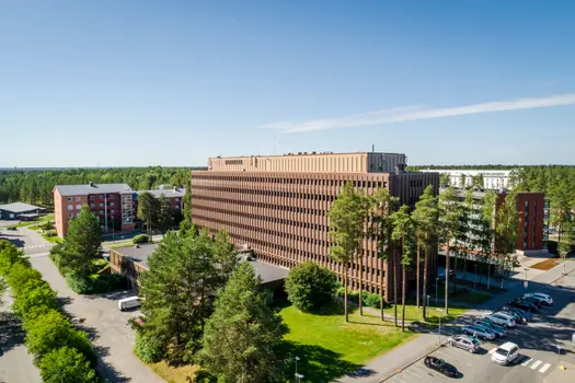 Kuva toimitilan julkisivusta osoitteessa Metsänkuninkaantie 3, Oulu (Hiironen)