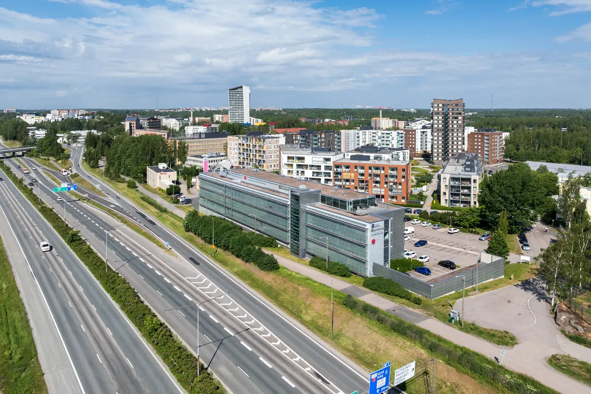 Kuva toimitilan julkisivusta osoitteessa  Niittytaival 13, Espoo (Niittykumpu)