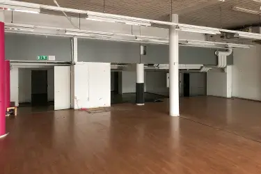 Torikatu 4, Kouvola. Katutason avaran 312 m2 liiketilan sisäkuva. 