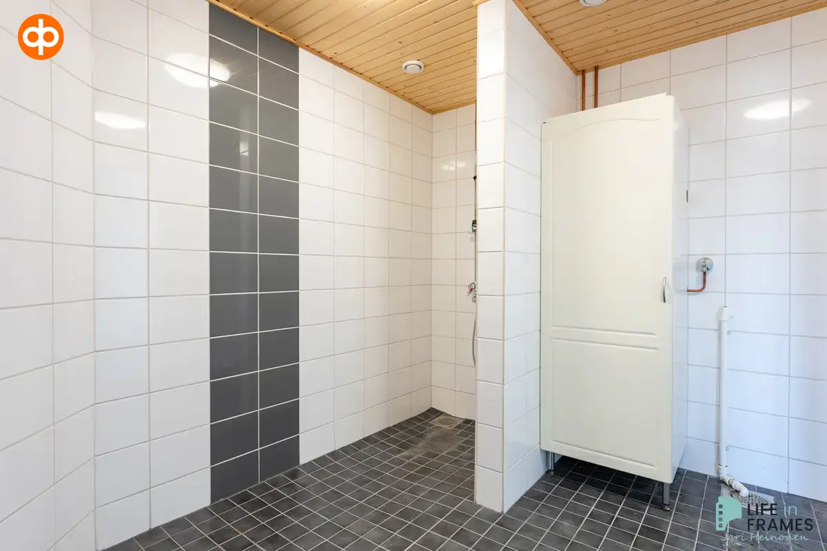 Tiled basic tidy washroom with shower on the second floor 322.5 m² business premises.
