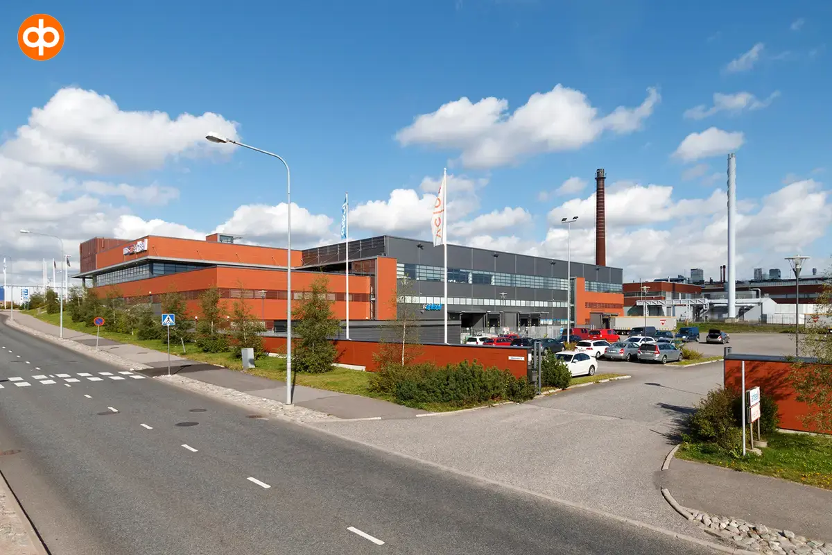 Silvastintie 1, Vantaa. Red brick and partly grey office building with a parking area in front. Multi-storey building, road on the left.