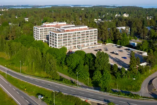 Kuva toimitilan julkisivusta osoitteessa Ahventie 4, Espoo (Haukilahti)